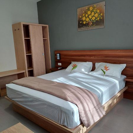 Yellow Guest House Улувату Екстер'єр фото