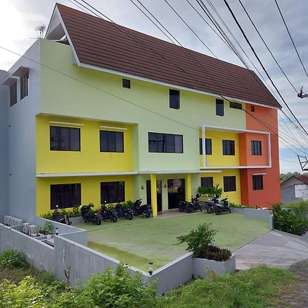 Yellow Guest House Улувату Екстер'єр фото