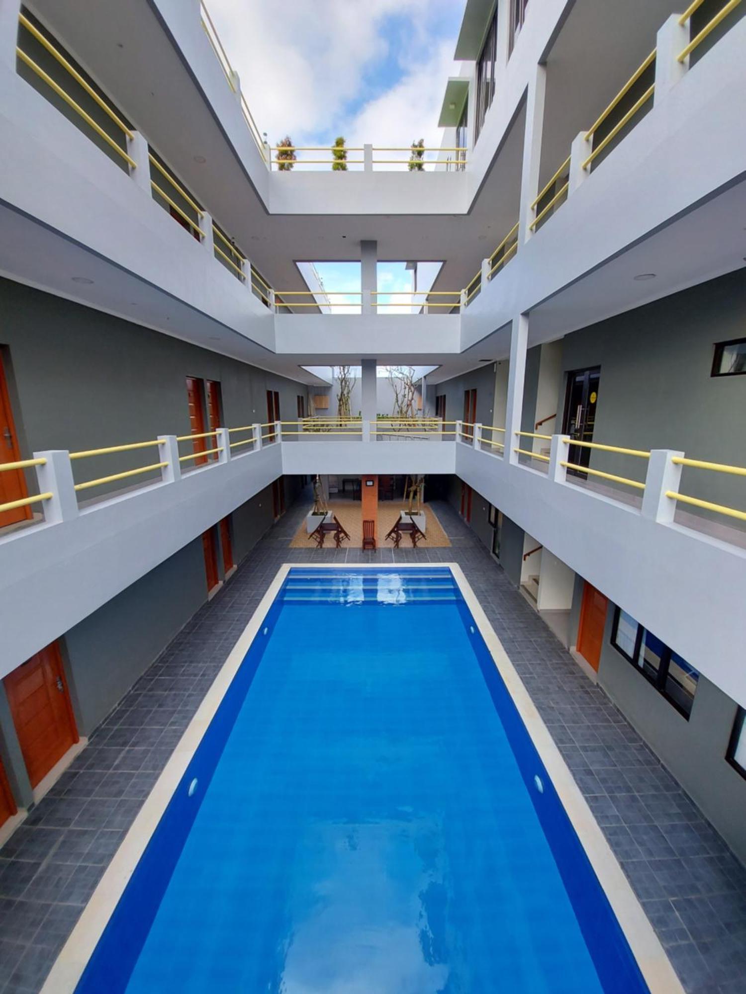 Yellow Guest House Улувату Екстер'єр фото