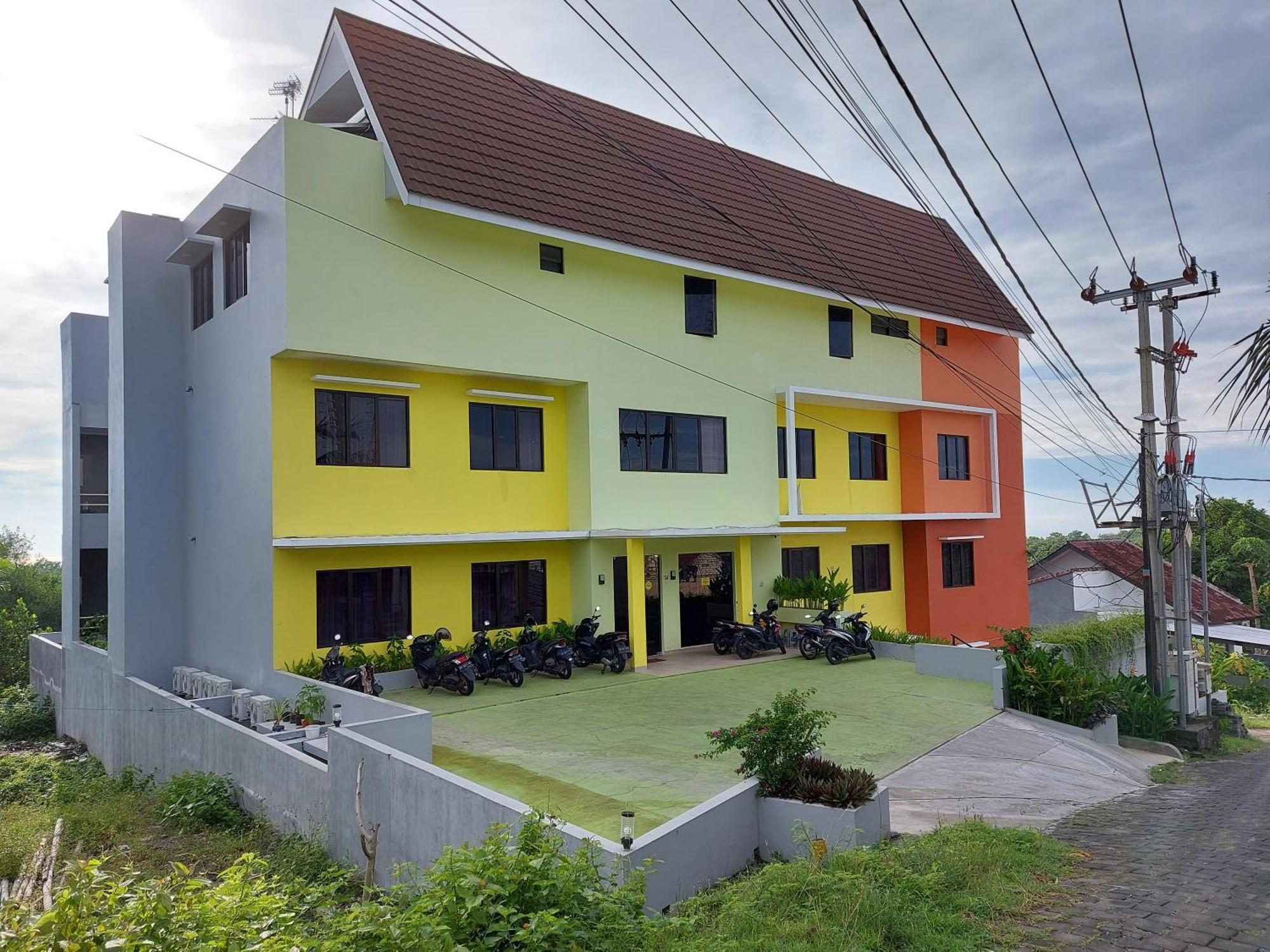 Yellow Guest House Улувату Екстер'єр фото